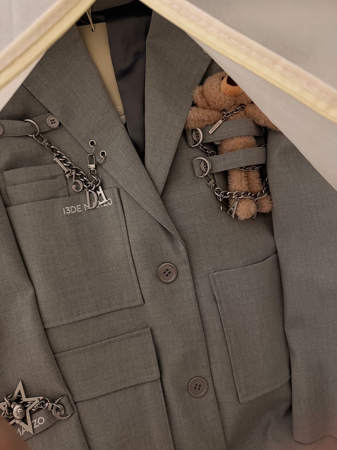 Customer photo review of 13DE MARZO Chains Multi-Pocket Suit