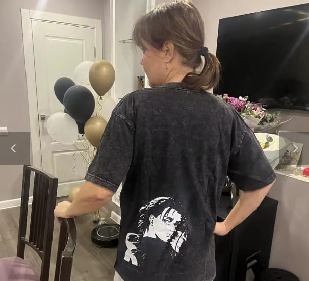 Customer photo review of Shinazugawa Sanemi Demon Slayer Tshirt