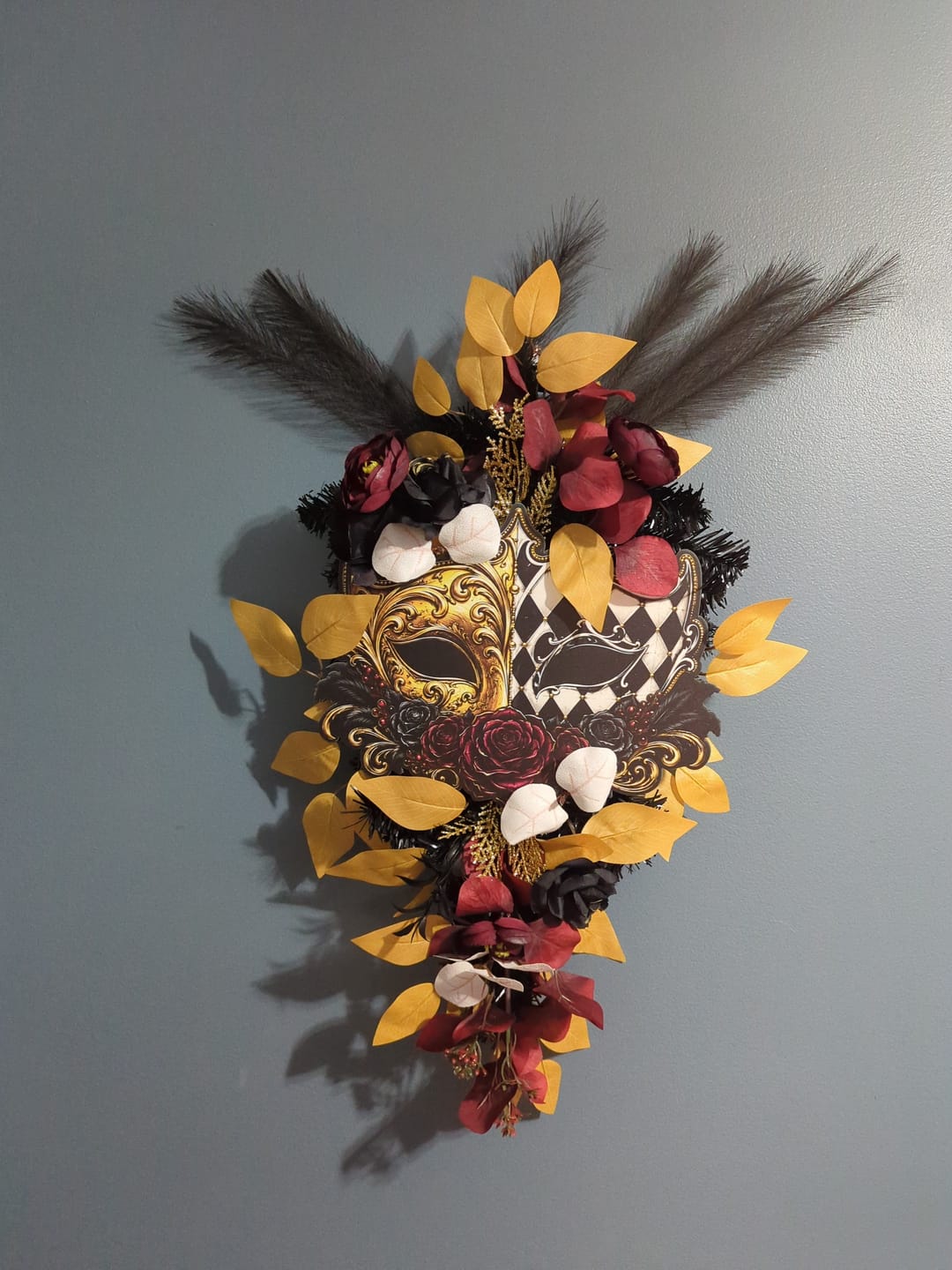 Customer photo review of Masquerade Harlequin Mask, PS-W-0241, 12in Sign For Wreath, Wood Wreath Sign