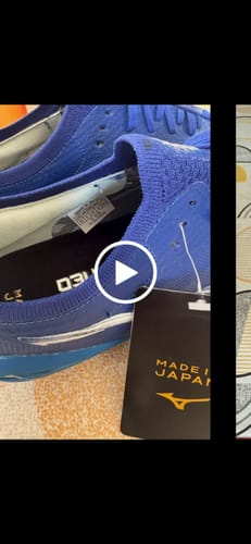 Avis vidéo d'un client sur Morelia Neo 4 Elite FG/AG - Bleu/Blanc/Doré