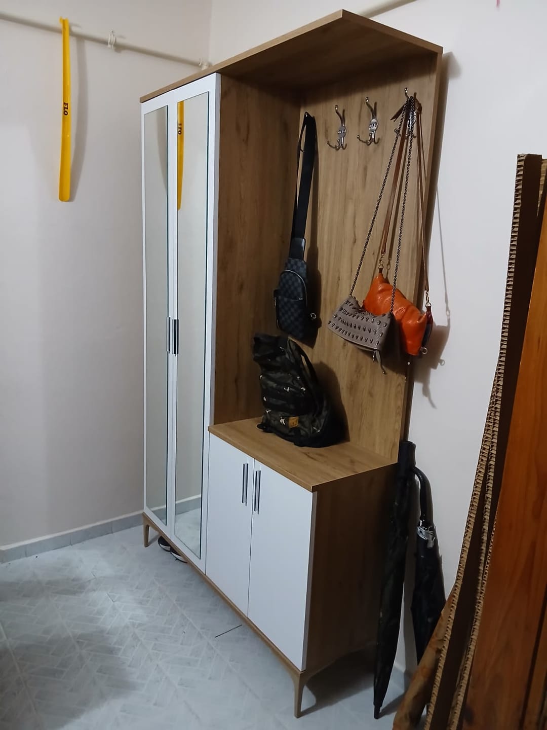 Customer photo review of Rani EA147 Modern Portmanto 4 Kapaklı Aynalı Raflı Askılı Ayakkabılık Vestiyer Sepet Ceviz - Beyaz