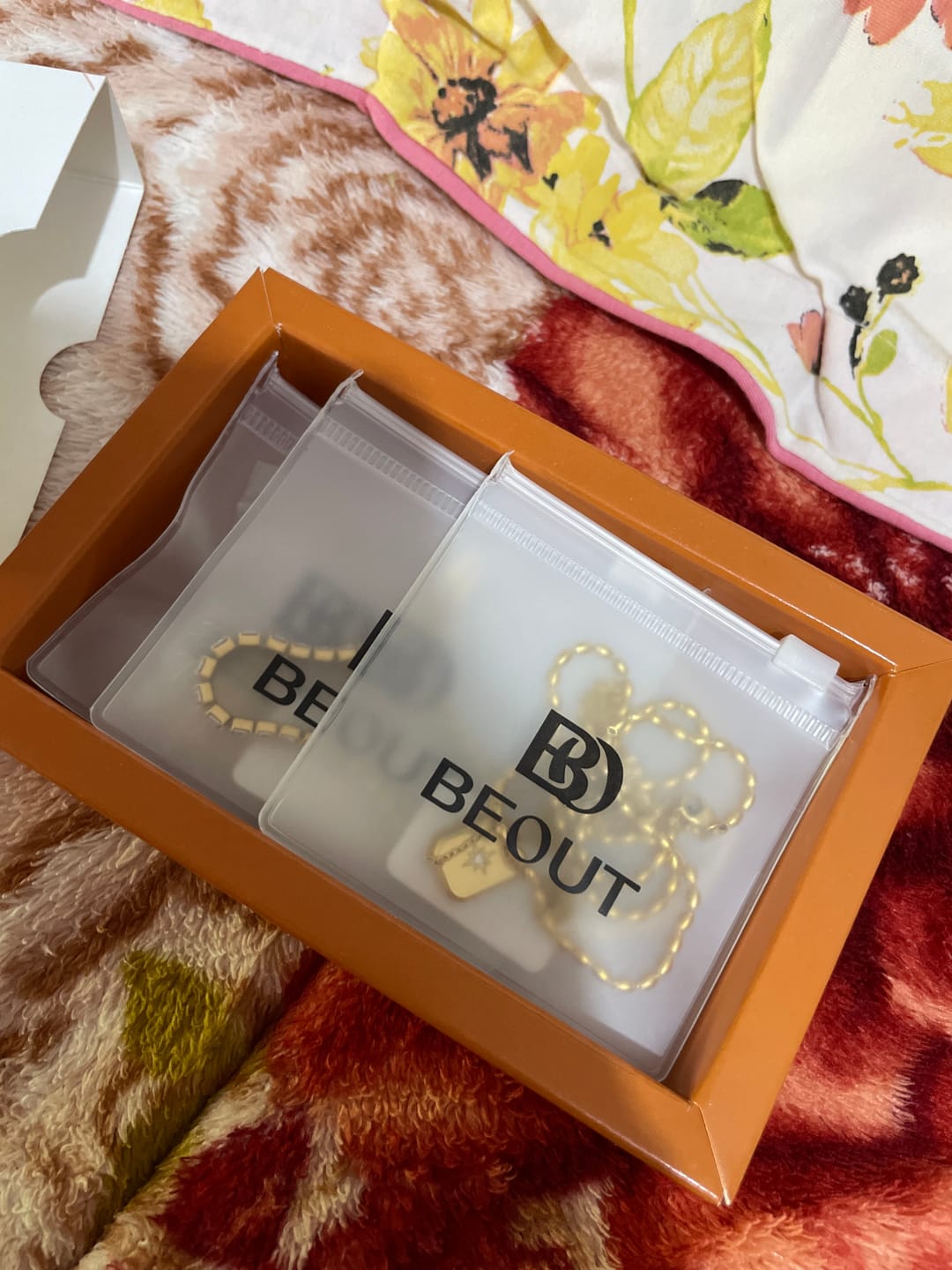 Customer photo review of Colar Riviera Clássico Banhado em Ouro 18k