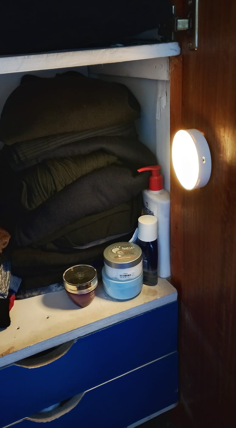 Customer photo review of Lámpara LED Recargable con Sensor de Movimiento | Pack 4 Unidades