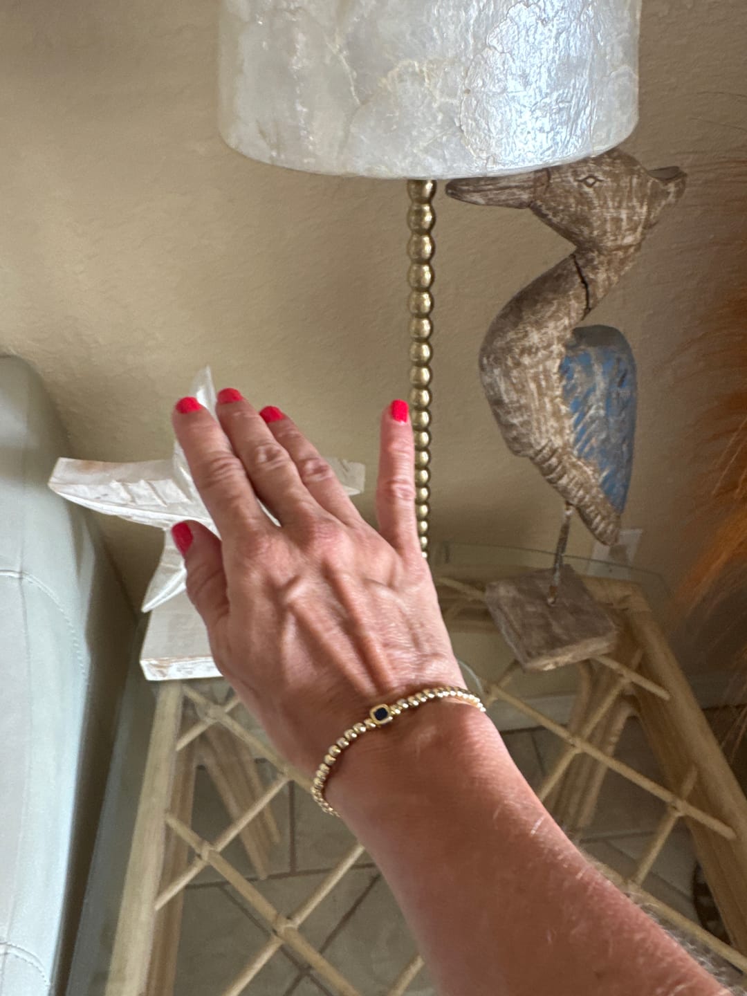 Customer photo review of Pulsera Dorada Bolitas Birthstone Cuadrado