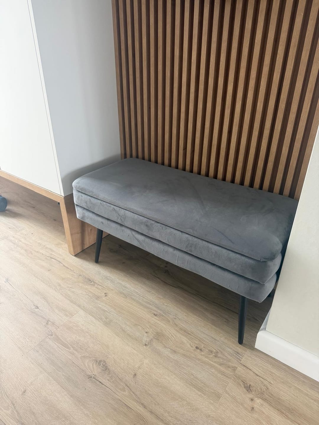 Customer photo review of Bancheta VELVA, gri inchis/negru, stofa catifelata/metal, 78x35x40 cm