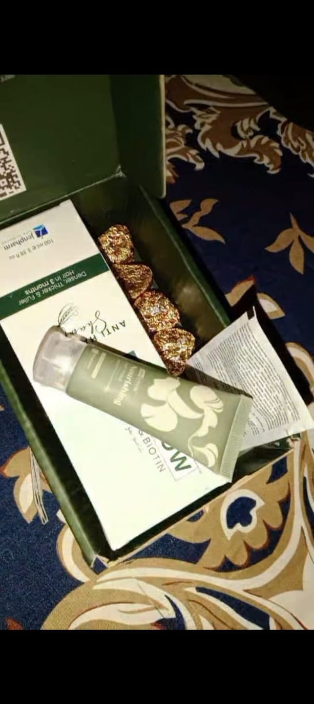 Customer photo review of Anagrow Shampoo