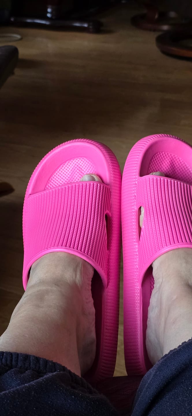 Customer photo review of HappyFlops Original Drop 002