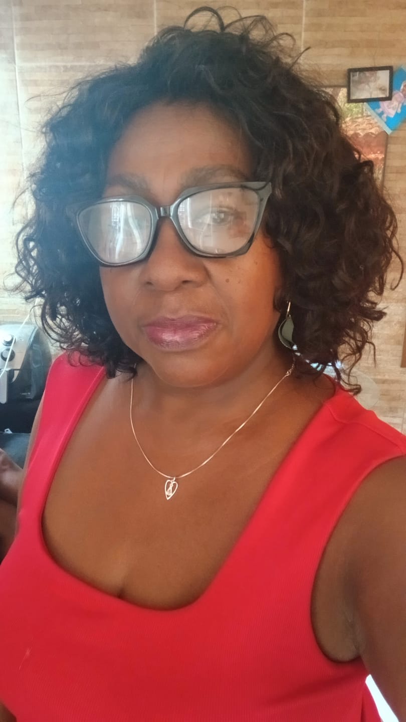 Customer photo review of Wig Humana Processada Taís - Castanho Natural