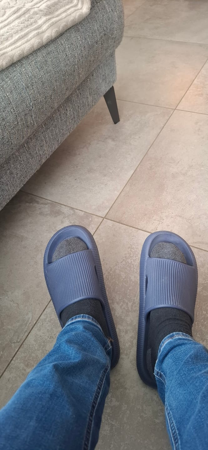 Customer photo review of HappyFlops Original