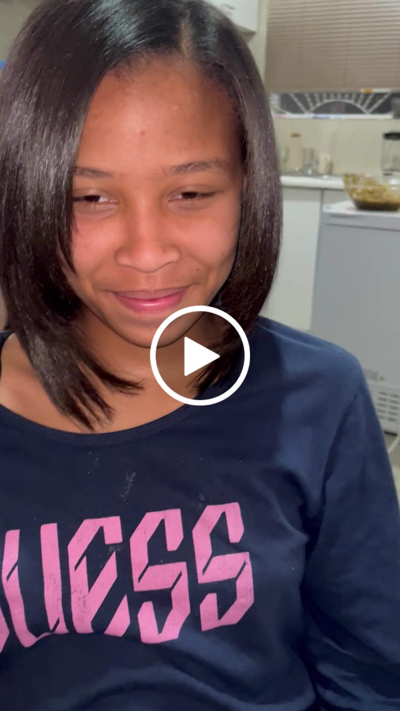 Customer video review of Silver Bullet White Heat 25mm GOLD Plate Titanium Straightener 130-230°C