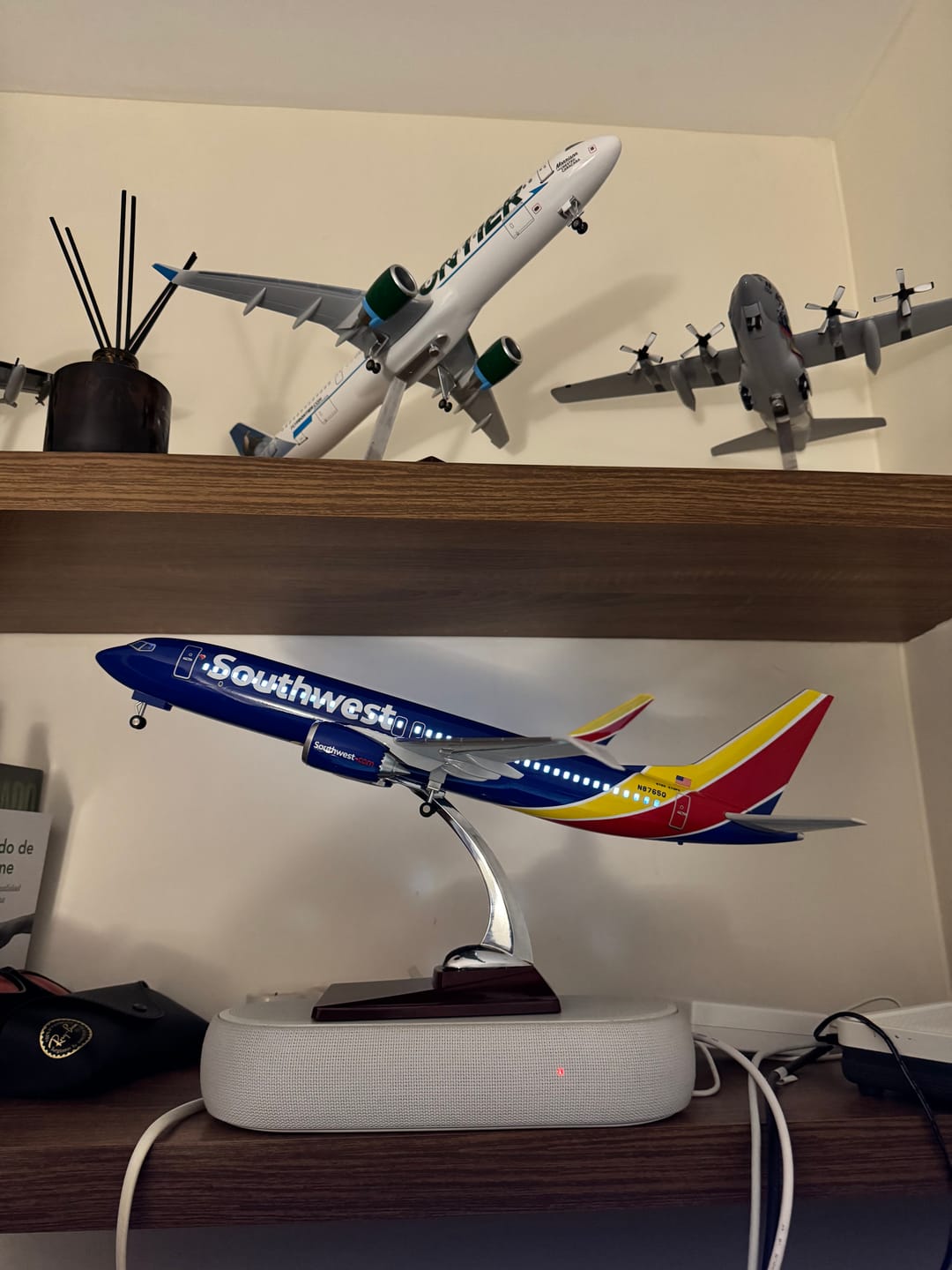Customer photo review of Boeing 737 MAX 8 Southwest 1:80 – 47 cm / 18.5 in – LED Lights