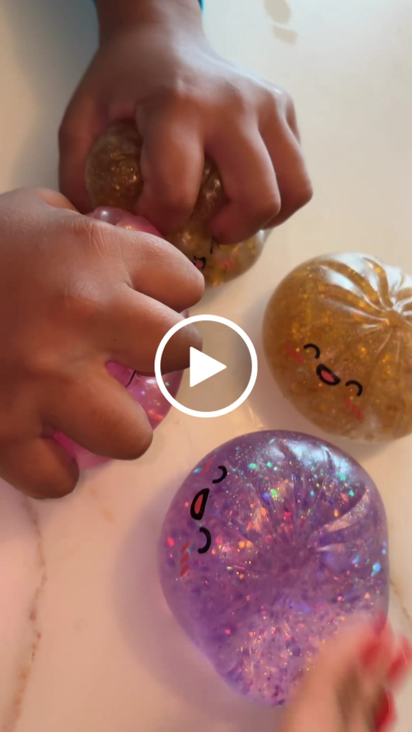 Customer video review of Squeeze Dumpling | Glitter | Assortert | 1 stk