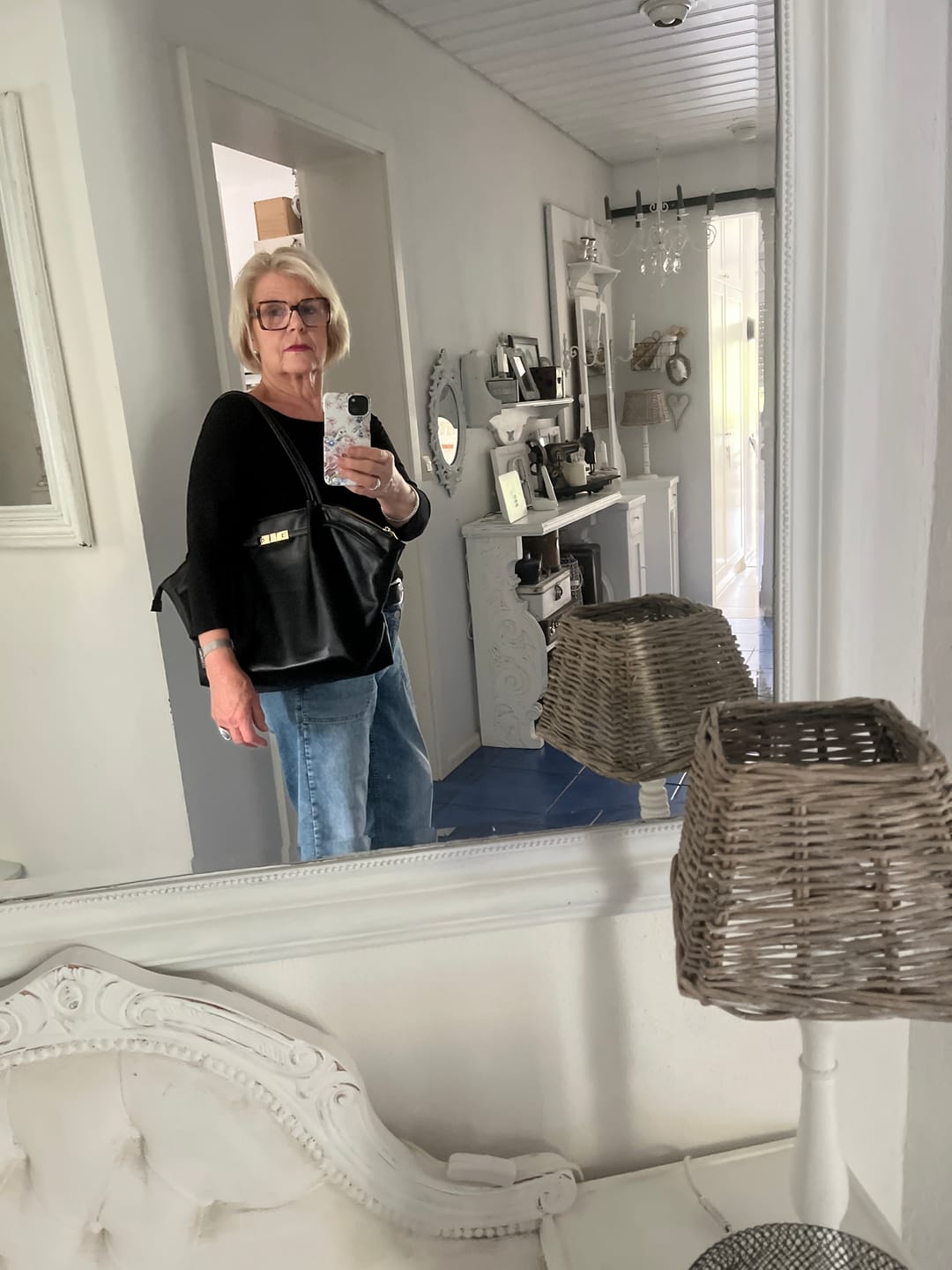 Customer photo review of EMI - BLACK