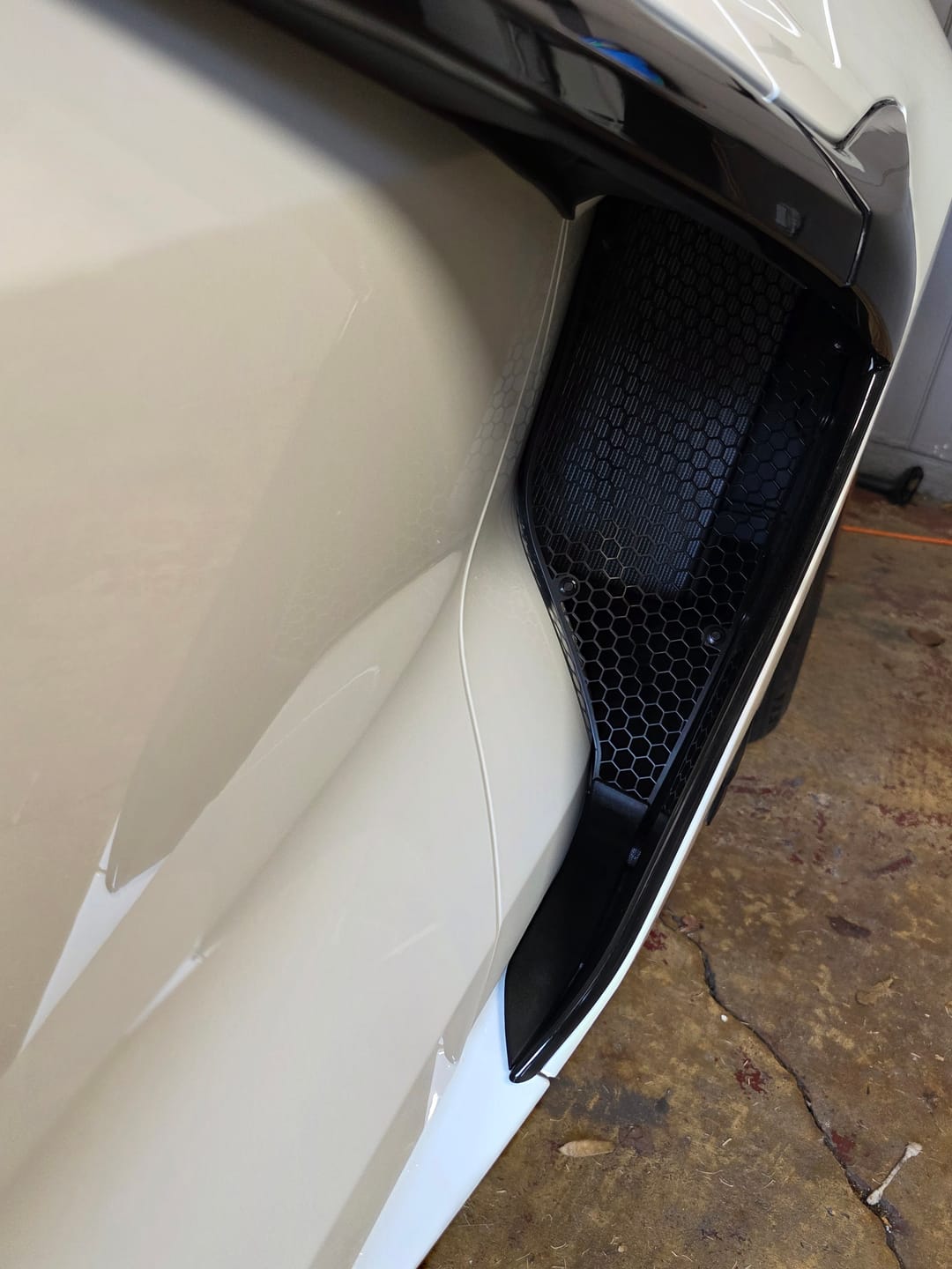 Customer photo review of Corvette C8 Z06 Aluminum Black Rear Side Intake Mesh Grille Inserts