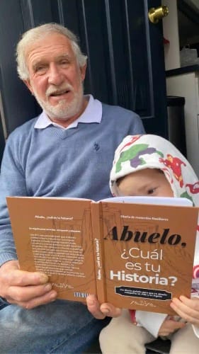 Customer photo review of Papá, Mamá, Abuelo, Abuela — ¿Cuál es tu Historia?
