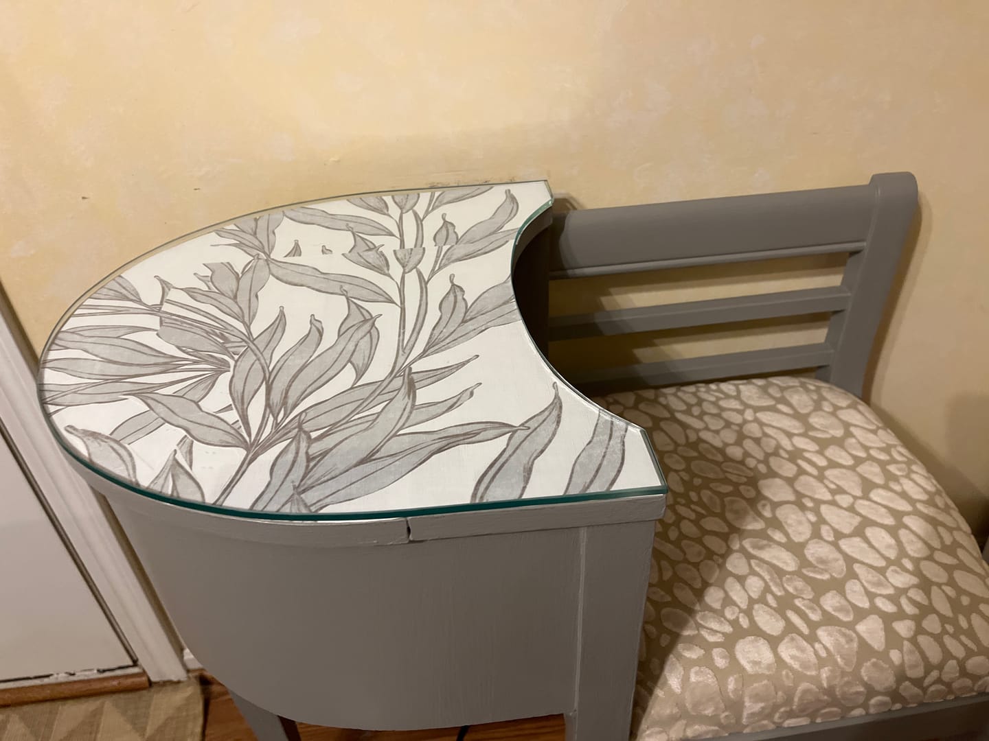 Customer photo review of Oaks Wallpaper by Taddy Mikelaites