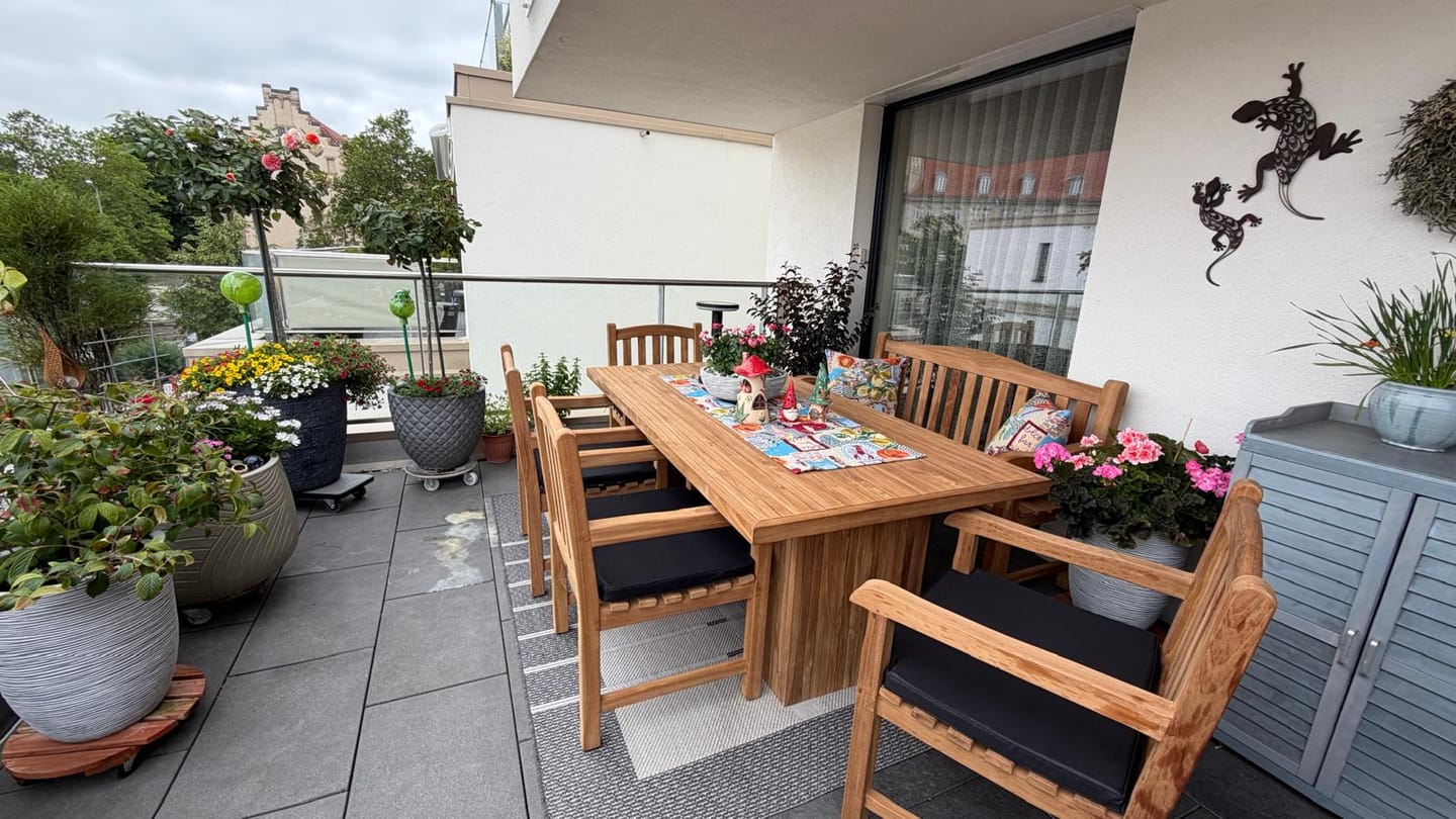 Customer photo review of 1 x Warwick teak hardwood armchair and cushion.