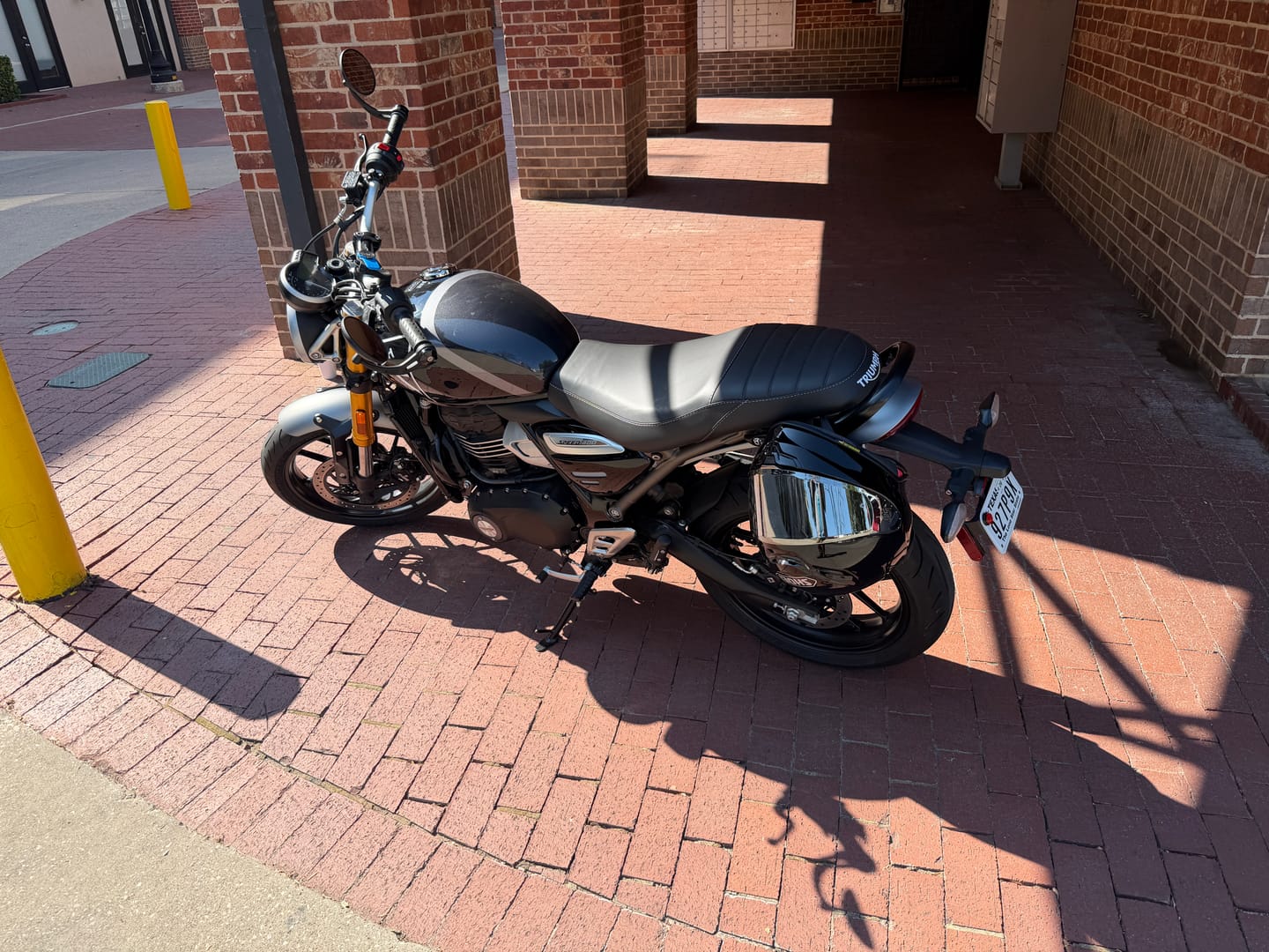 Customer photo review of Triumph Speed 400 & Scrambler 400 Helmet Hook (lock)