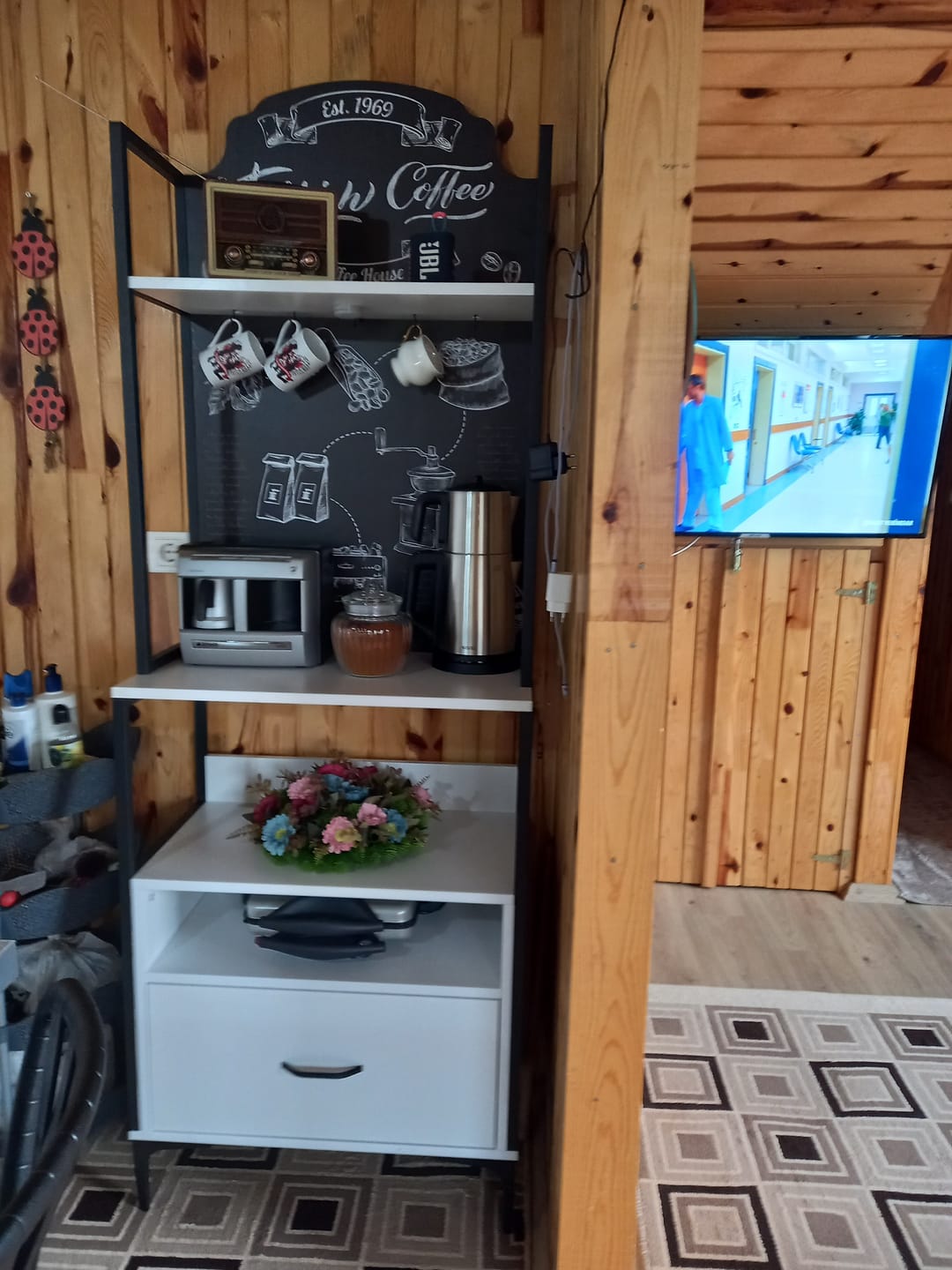 Customer photo review of Rani JE155 Işıklı Kahve Köşesi Çekmeceli Çok Amaçlı Mutfak Dolabı Beyaz