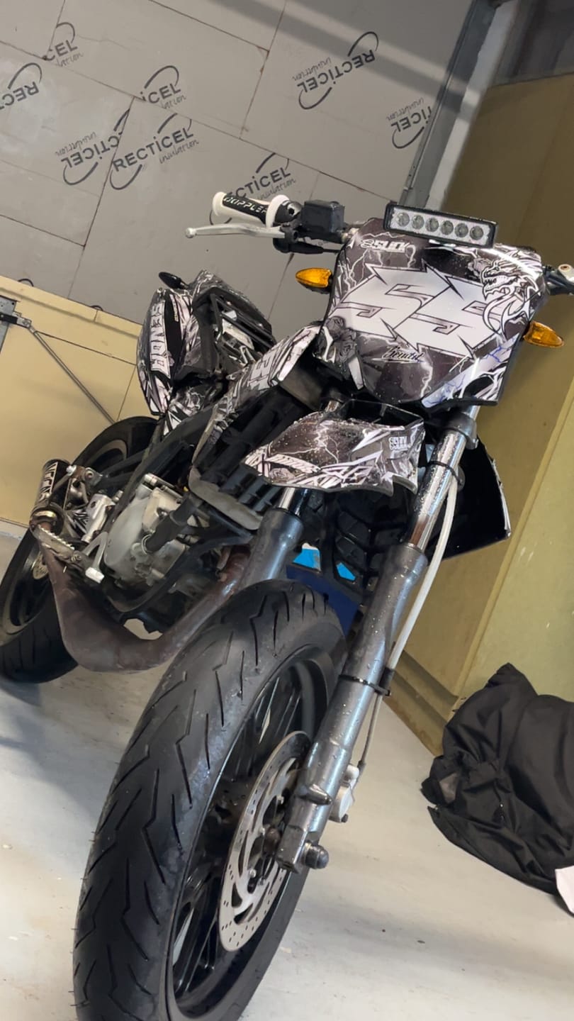 Customer photo review of NEW! LIGHTNING - GRAPHICS KIT