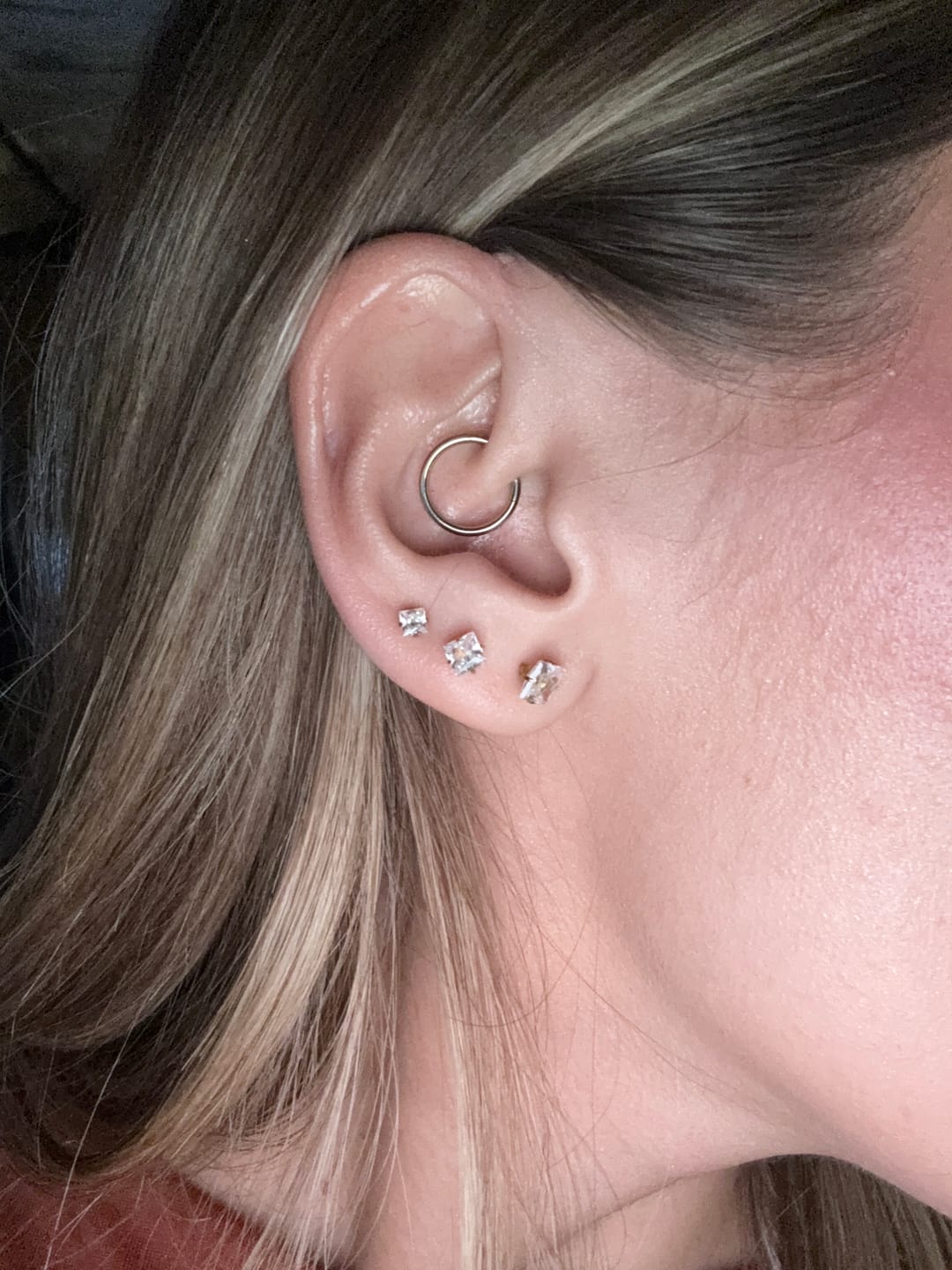Customer photo review of Aretes Zirconia Cuadrada Primera Perforacion Titanio
