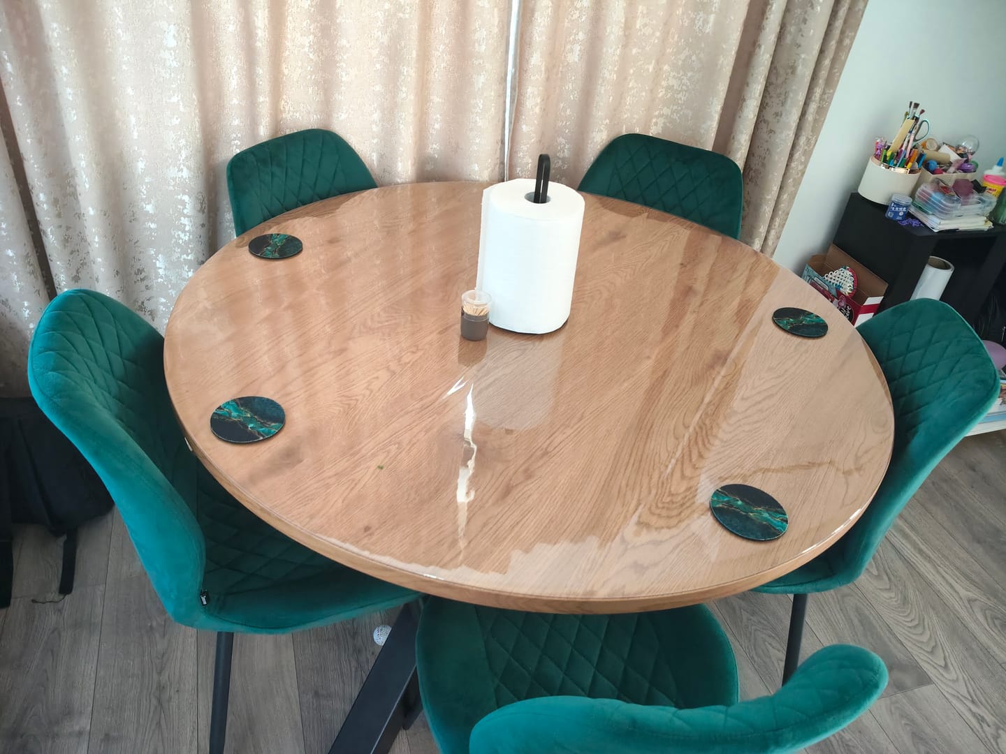 Customer photo review of Masa rotunda sufragerie RITMO, stejar/negru, 120x120x78 cm