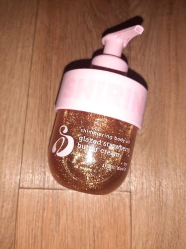Customer photo review of Shimmering Body Oil Glazed Strawberry Butter Cream