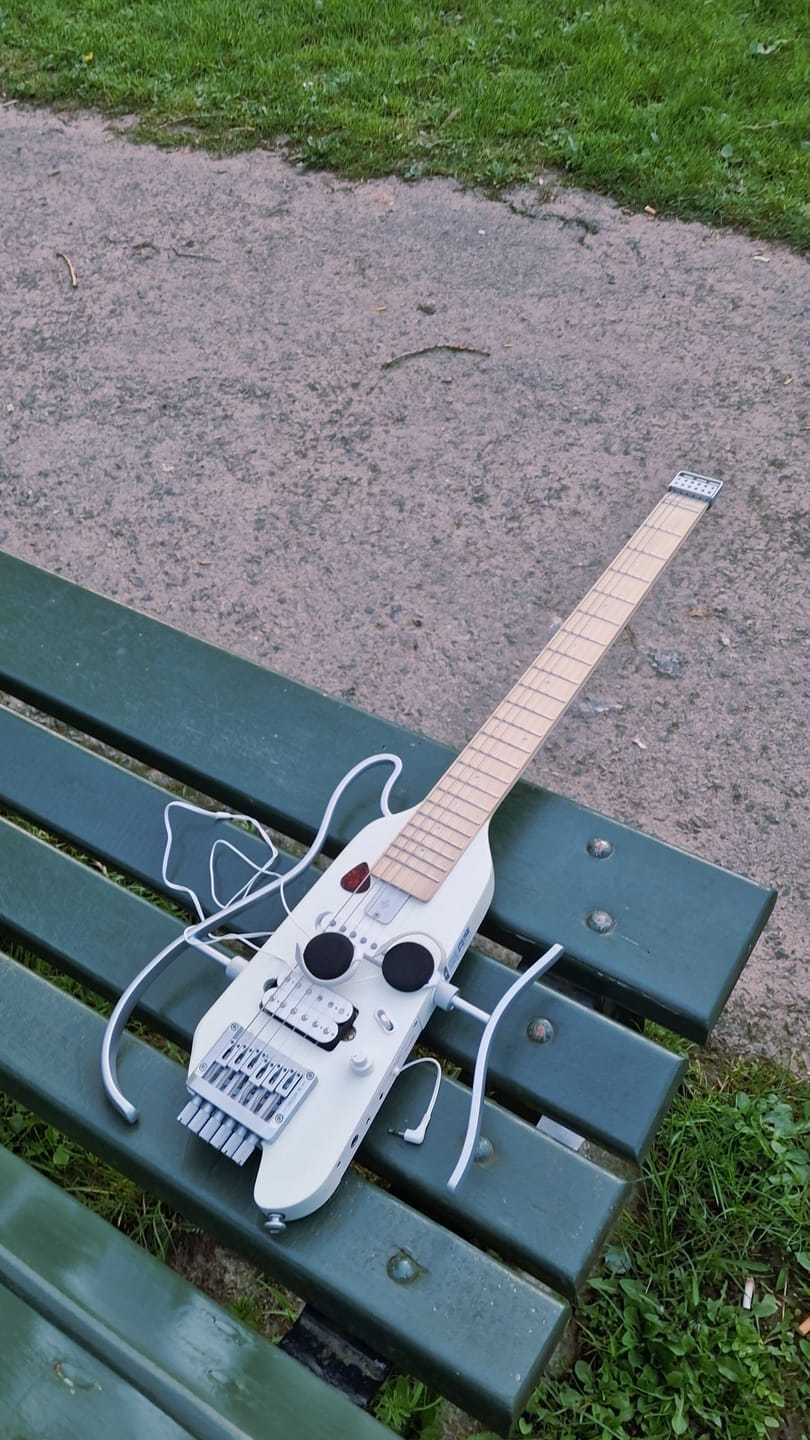 Customer photo review of Donner HUSH X Kopflose Bauweise E‑Gitarre