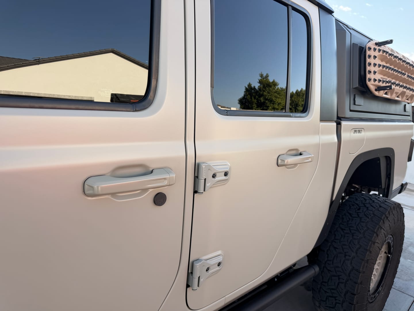 Customer photo review of Fits Gladiator JT - Standard Entry Color-Matched Door Handles (4 Handles, No Buttons)