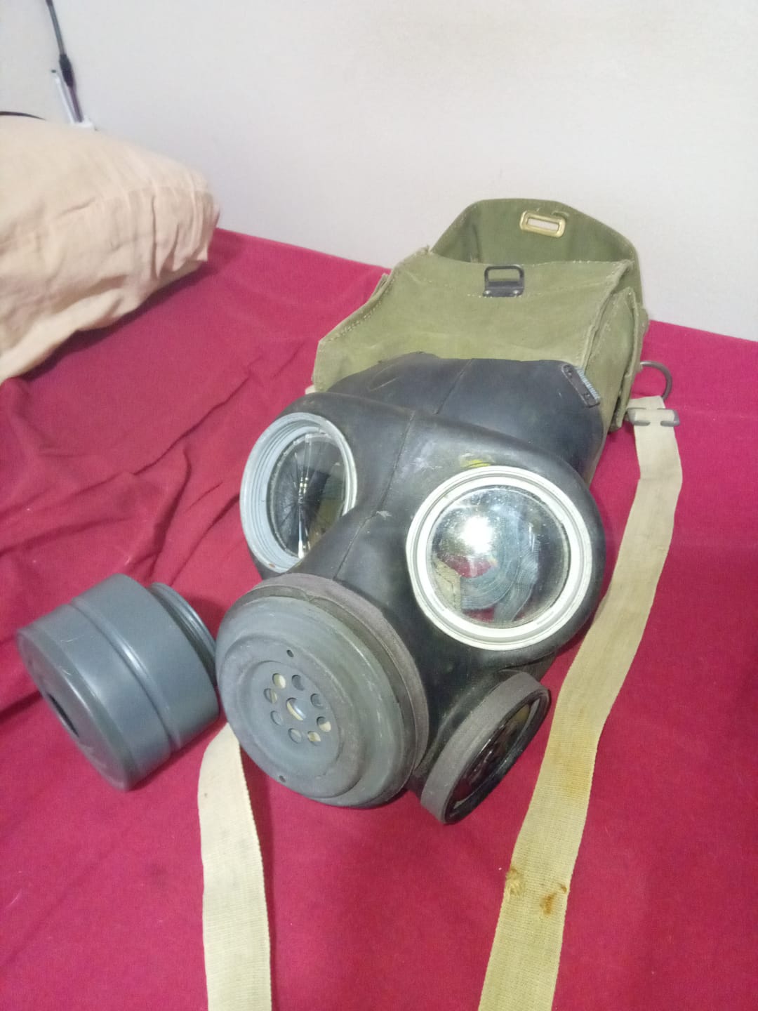 Customer photo review of Original British Military Gasmask M44 lightweight Filter Bag Full Set Black