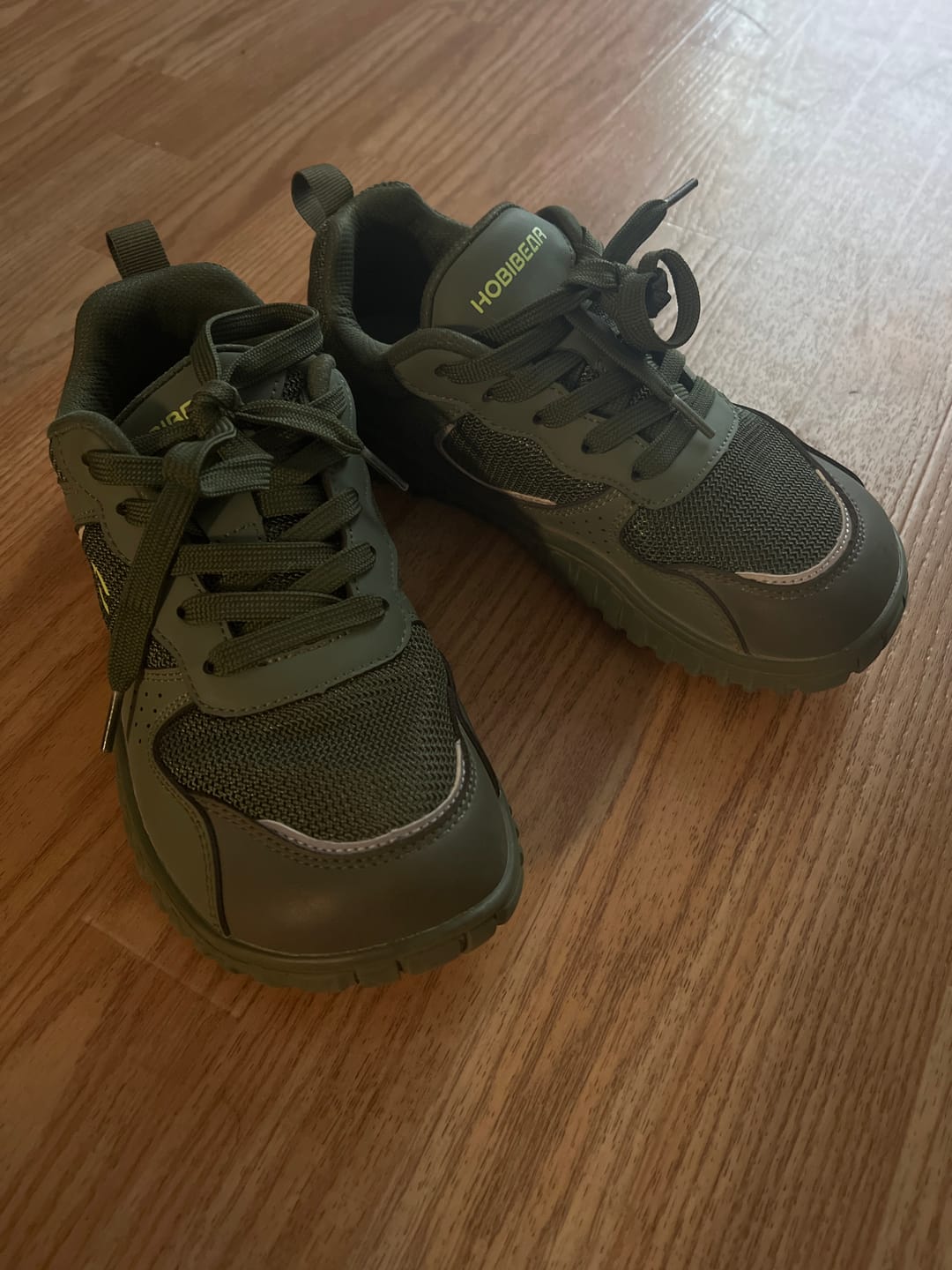 Customer photo review of Crest - Wide Toe Sneakers