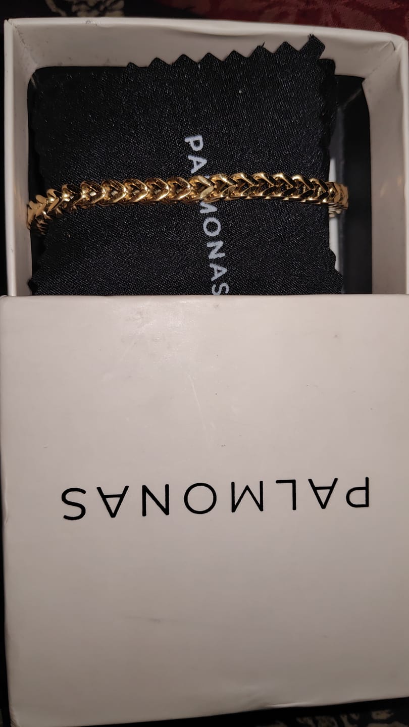 Customer photo review of Classic Gold Chain Bracelet