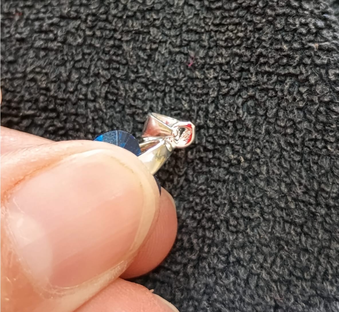 Customer photo review of Colgante Corazón Hecho con Cristal Swarovski® Azul