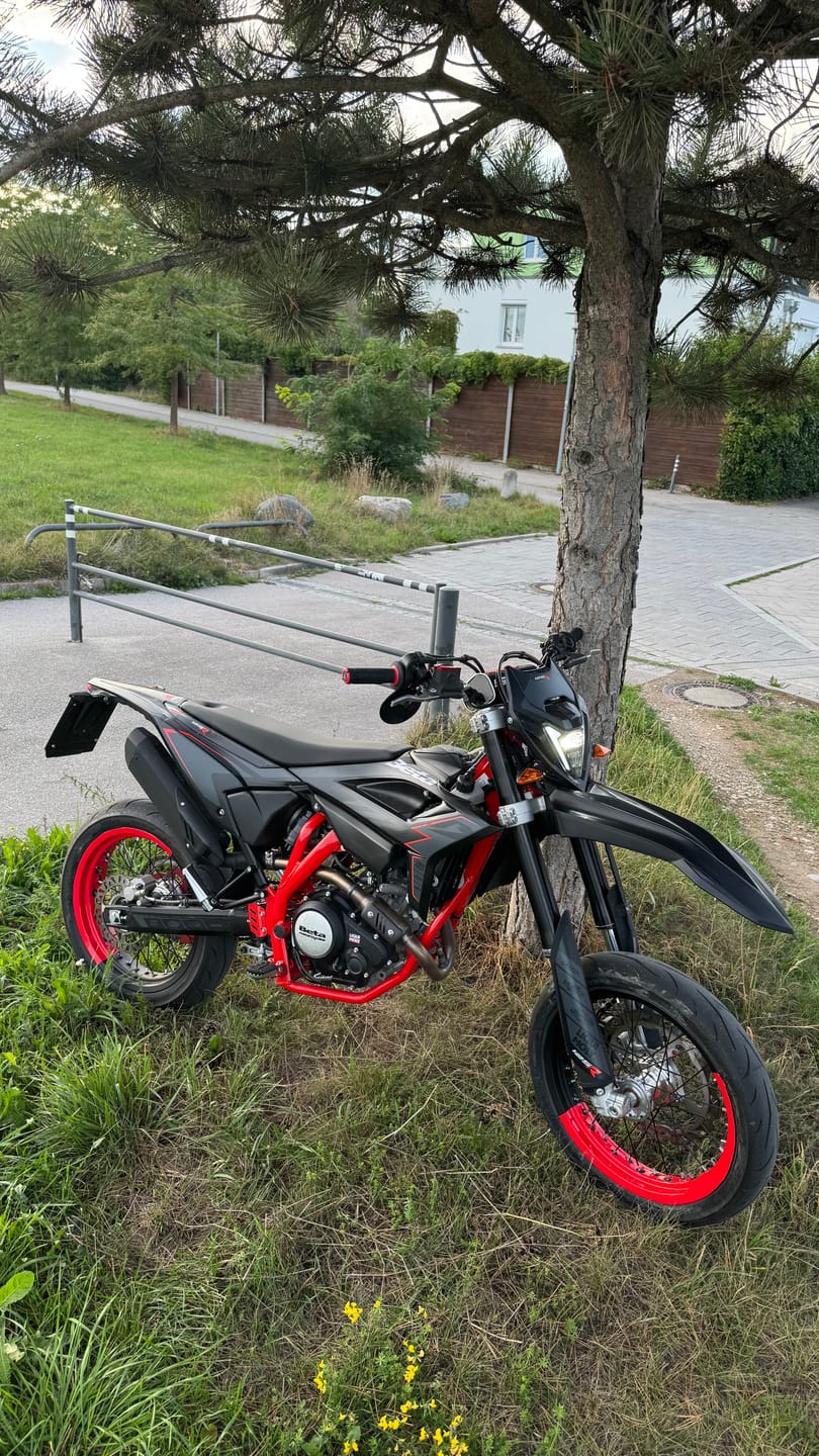 Customer photo review of 50/50 Supermoto Wheel Graphics