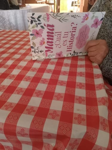 Customer photo review of Papá, Mamá, Abuelo, Abuela — ¿Cuál es tu Historia?