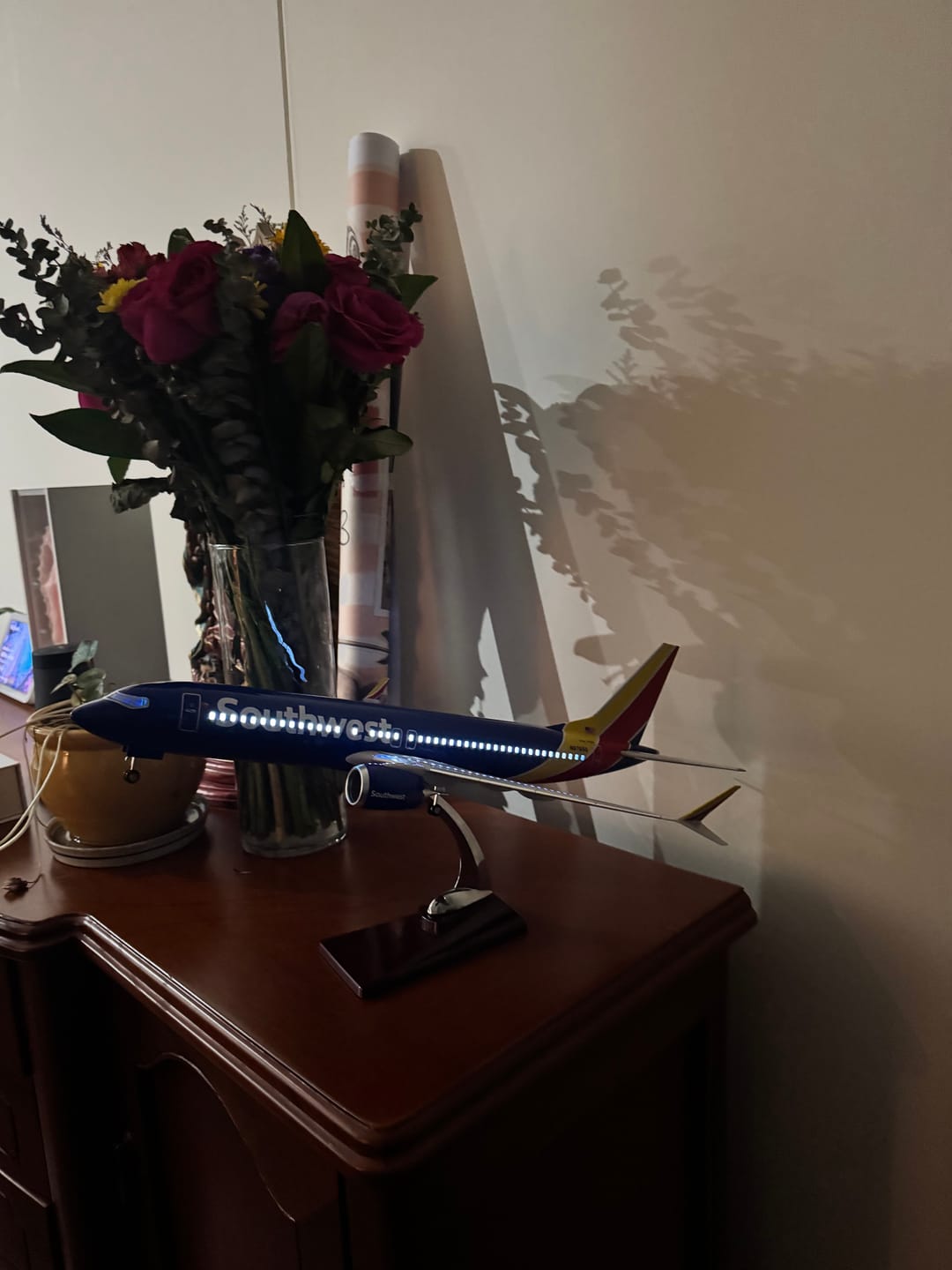 Customer photo review of Boeing 737 MAX 8 Southwest 1:80 – 47 cm / 18.5 in – LED Lights