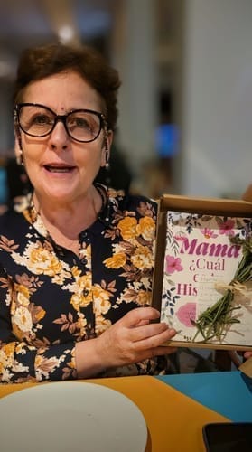 Customer photo review of Papá, Mamá, Abuelo, Abuela — ¿Cuál es tu Historia?