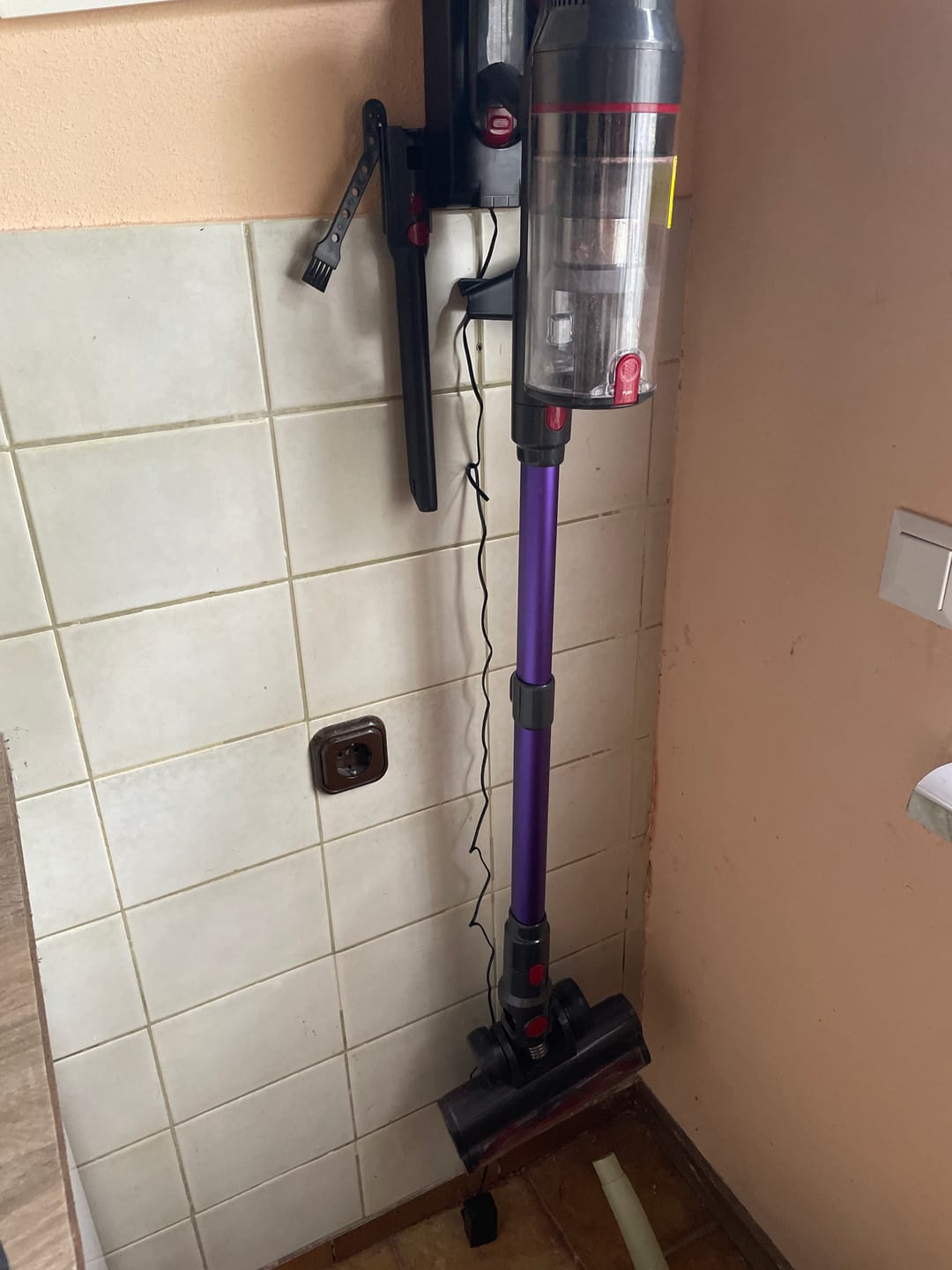 Customer photo review of Ultra-starker Akku-Staubsauger mit automatischer Stauberkennung / Bis zu 60 Minuten Laufzeit / Beutelloser Staubsauger für Teppiche, Hartböden & Tierhaare
