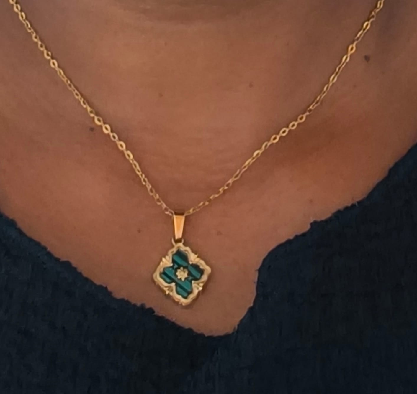 Customer photo review of Collier Croix Trèfle
