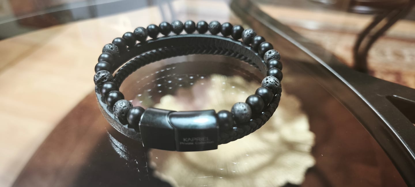 Customer photo review of Pulsera LeatherCraft Black