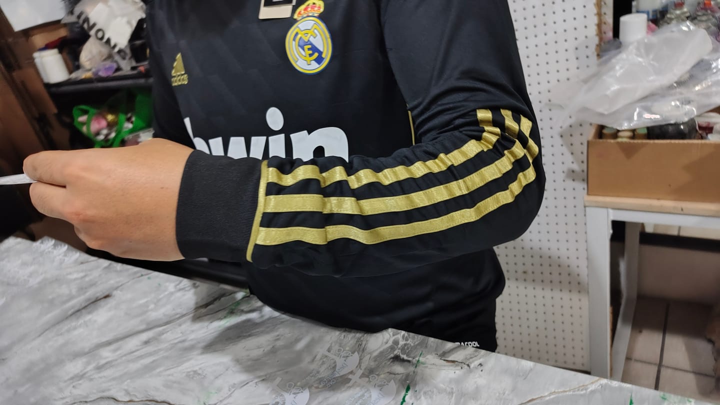 Customer photo review of Jersey Real Madrid 2011-2012 Visitante