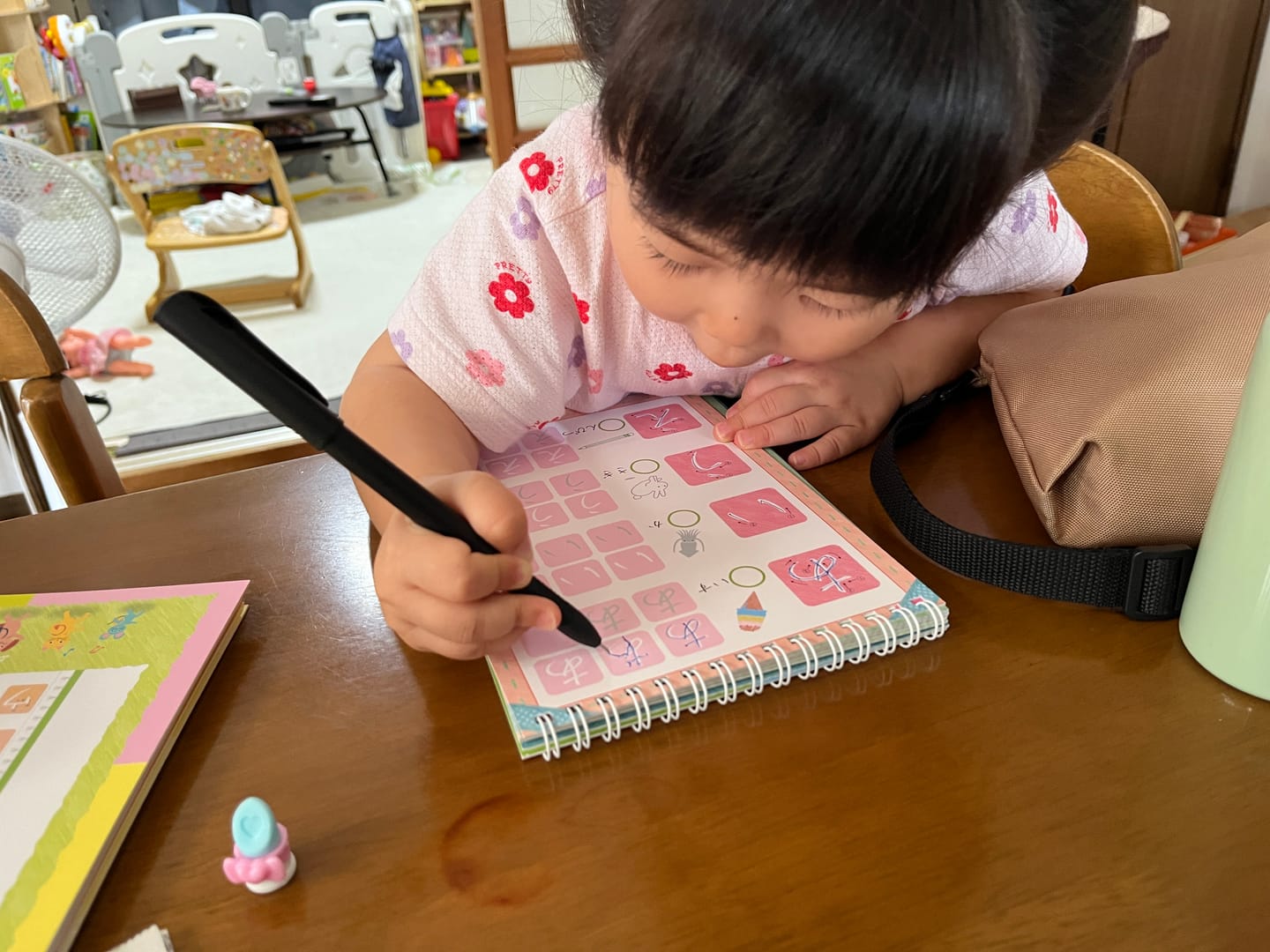 Customer photo review of 文字が消える!? まほうのドリル（ひらがな・カタカナ）