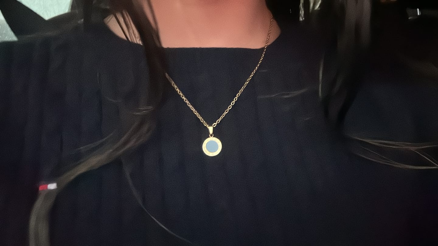 Customer photo review of Collar Medalla