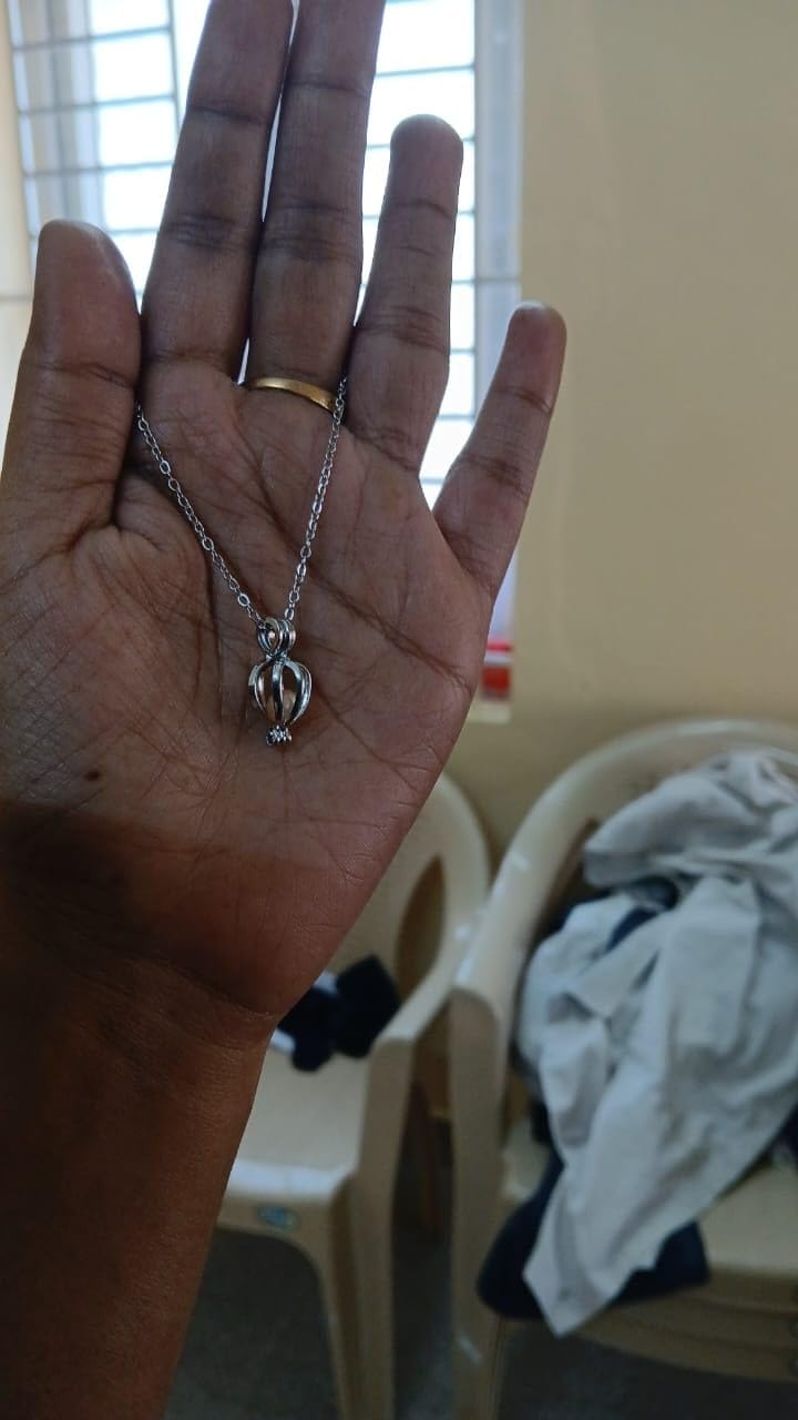 Customer photo review of FEBLOVE™ Ocevara Luxe Necklace