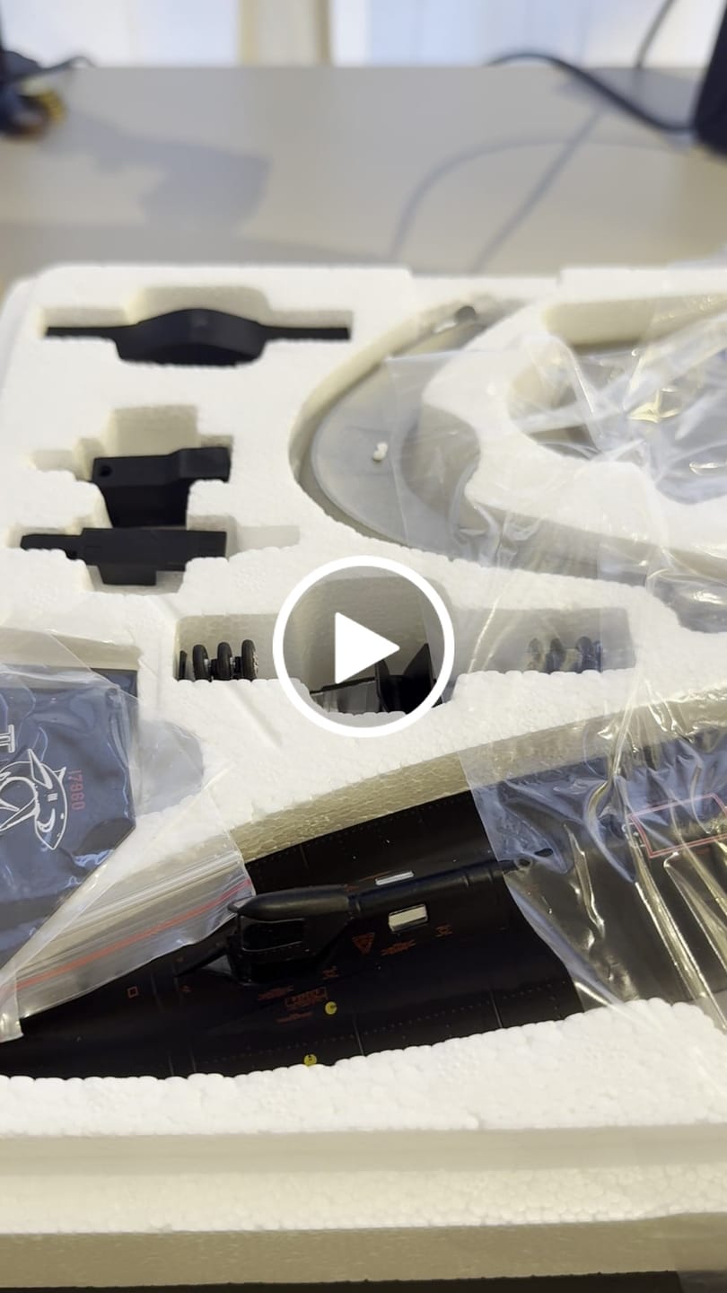 Customer video review of SR-71A Blackbird United States Air Force - Scale 1:72 - 45CM -17.7in