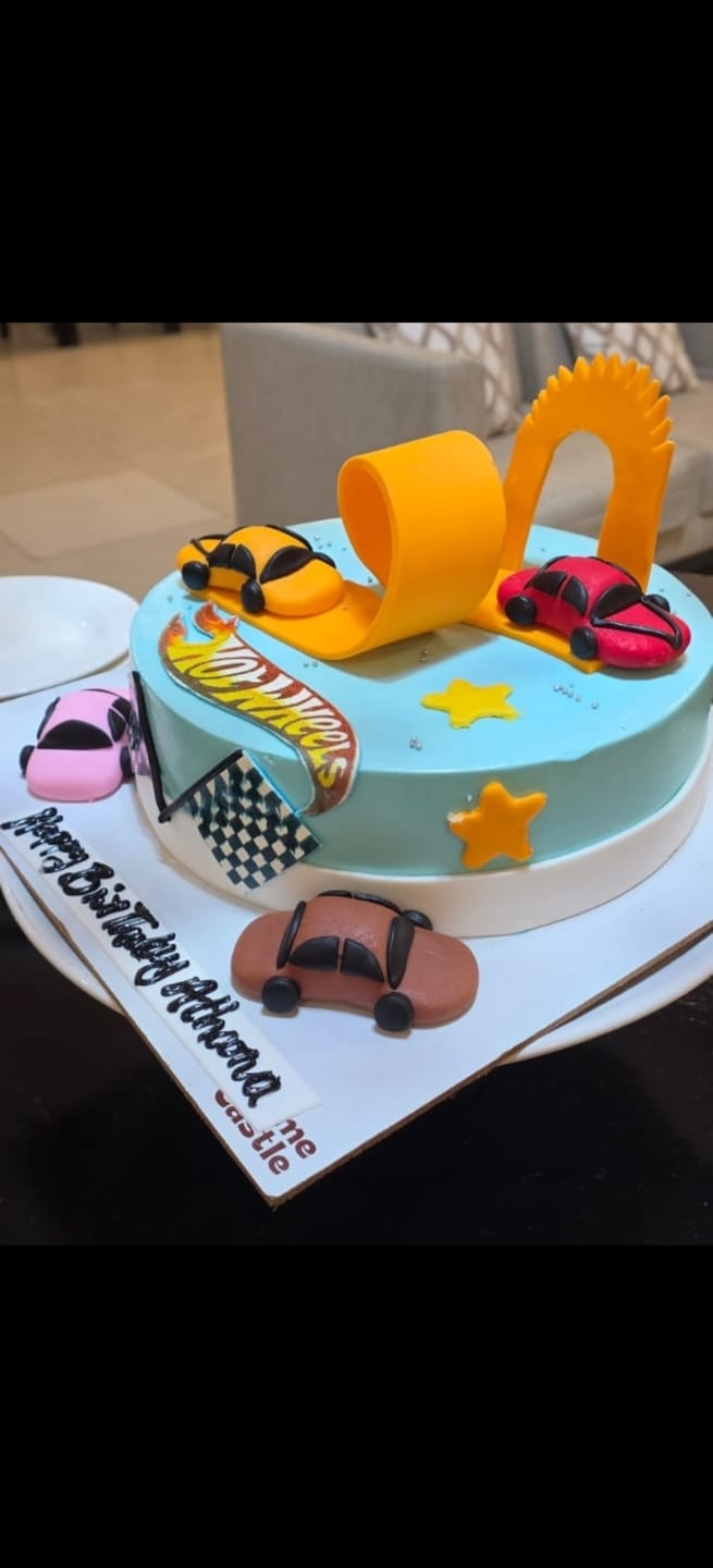 Customer photo review of Hot Wheels Track Cake