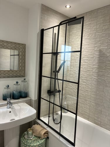 Customer photo review of Matt Black Framed Hinged Square Bath Screen