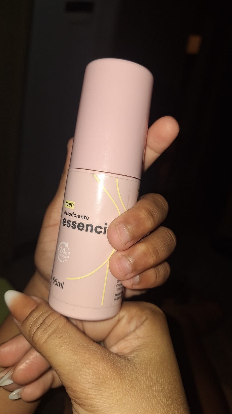 Customer photo review of Desodorante Essencial Teen