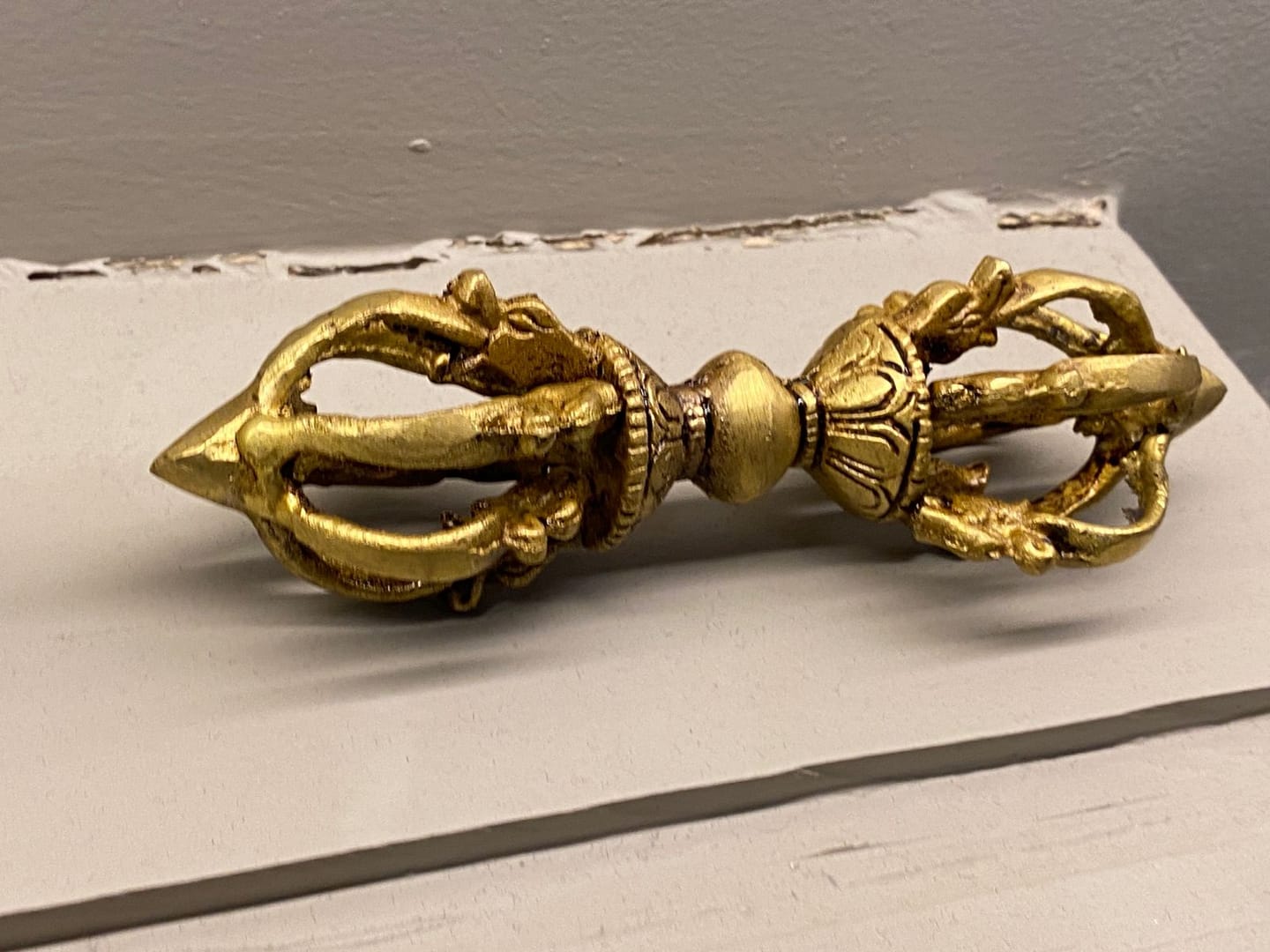 Customer photo review of Brass Vajra Dorje Ritual Tool Vastu Remedy for Protection, Tibetan Meditation and Home Temple Energy 15.7 x 4 cm | 290 gm