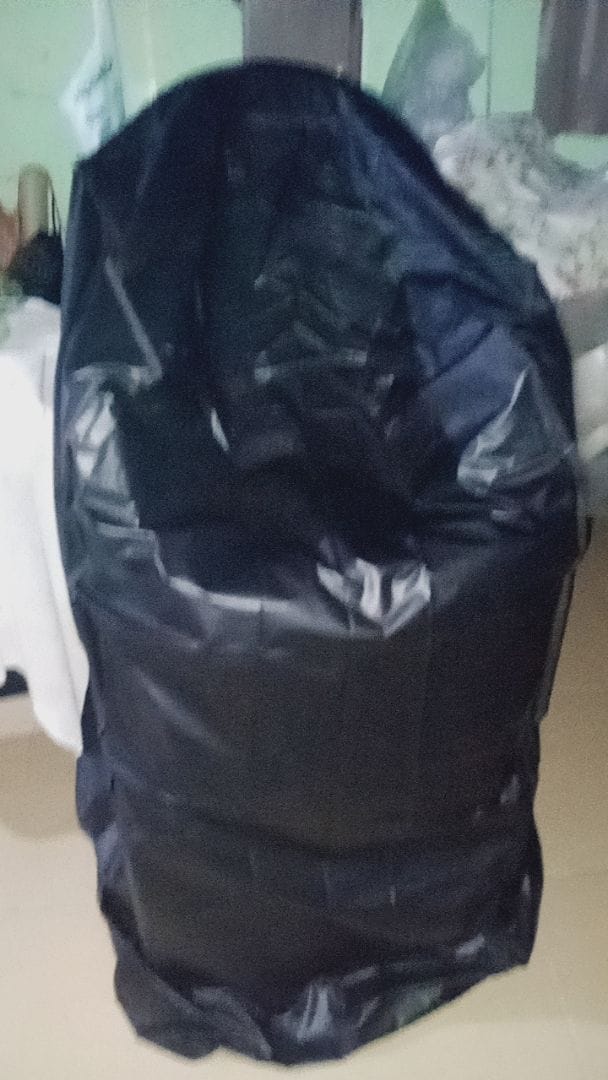 Customer photo review of Capa Impermeável Protetora para Cadeiras de Plástico Empilhadas